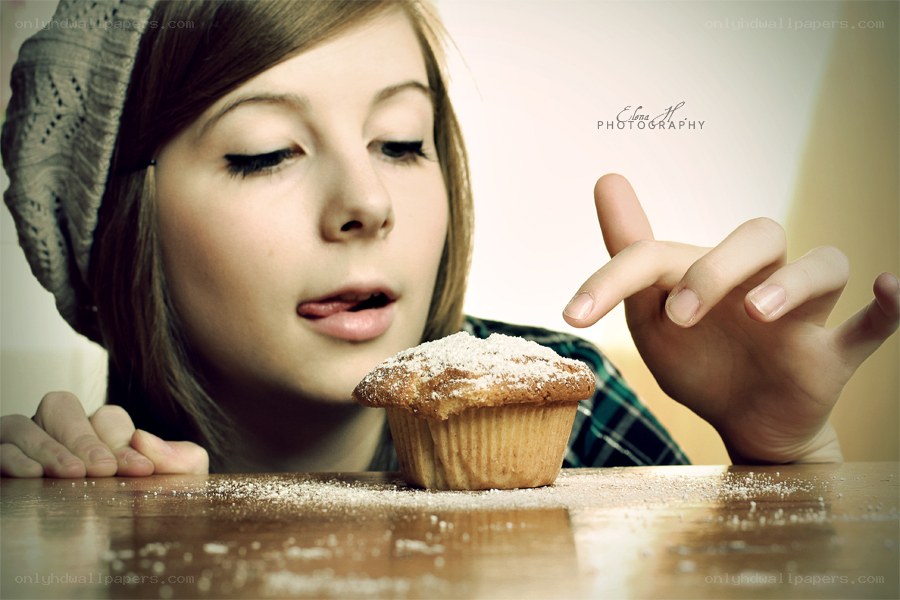 girl with a muffin