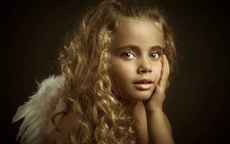 Girl with Angel Wings — Brown, Dramatic