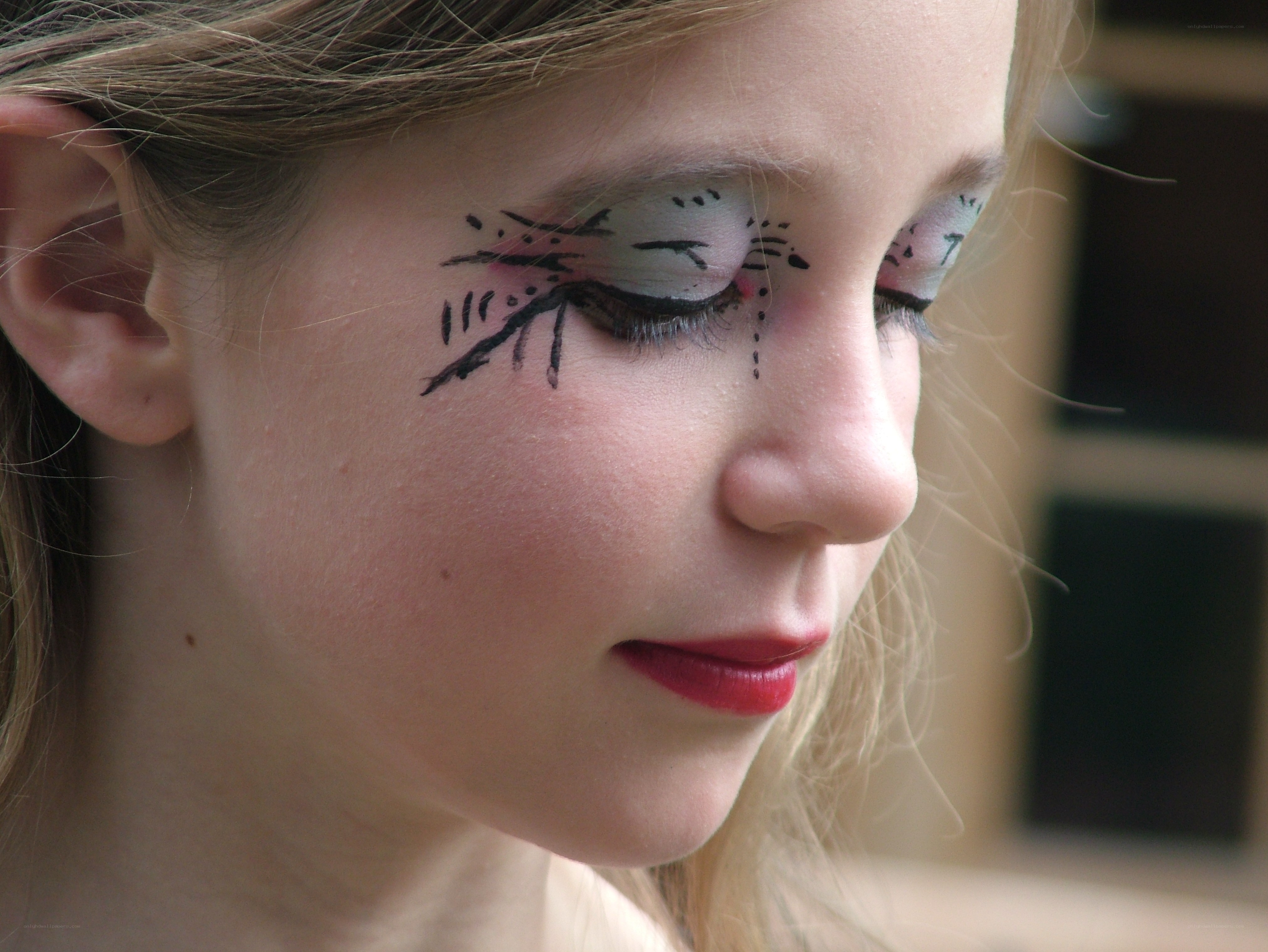 girl with artistic eye makeup