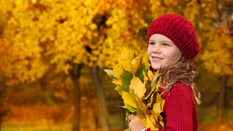 girl with autumn leaves
