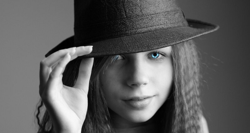 girl with blue eyes and hat