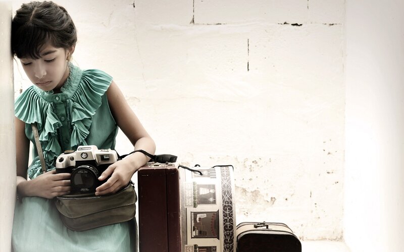 Girl with Camera and Luggage — Green