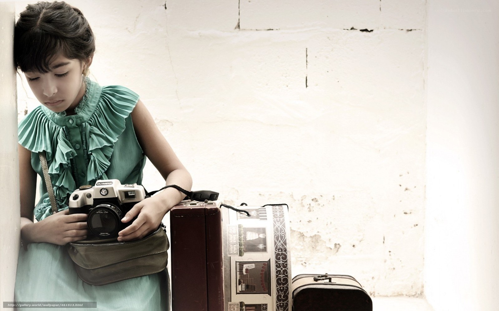 girl with camera and luggage