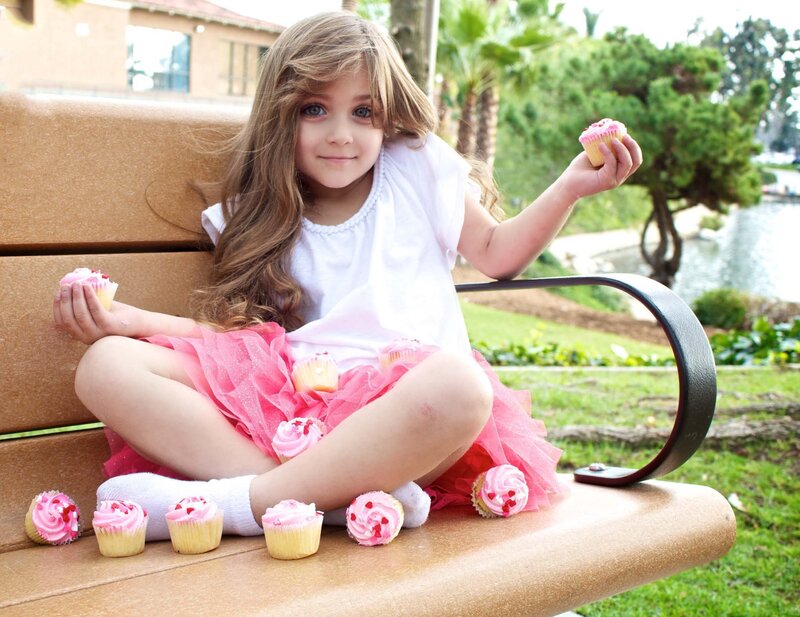 Girl with Cupcakes — Pink