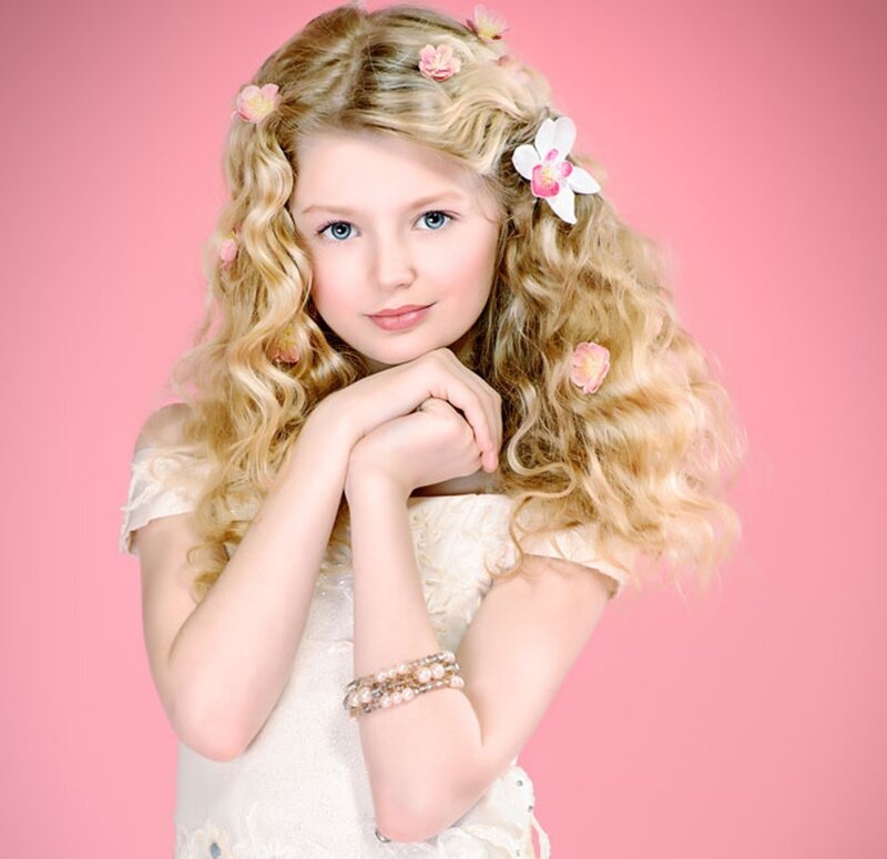 Girl with Curly Hair — Pink