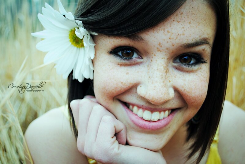 girl with daisy in hair