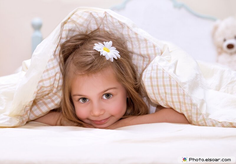 Girl with Daisy in Hair — White