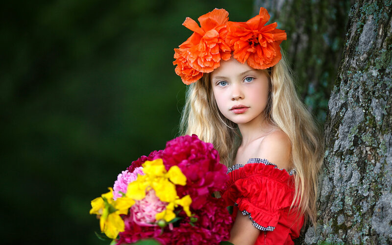 Girl with Flowers — Red, Serene