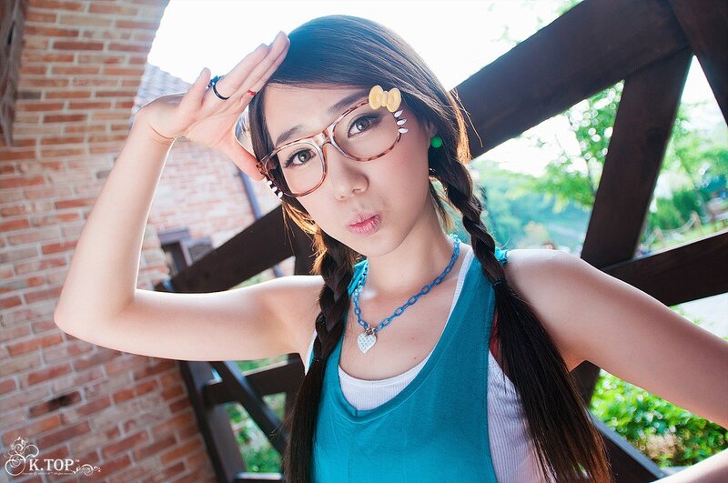 girl with glasses posing outdoors
