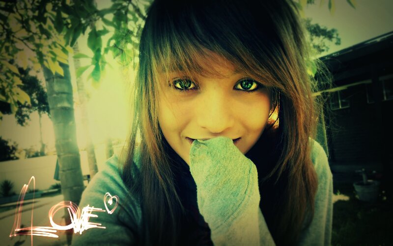 girl with green eyes smiling