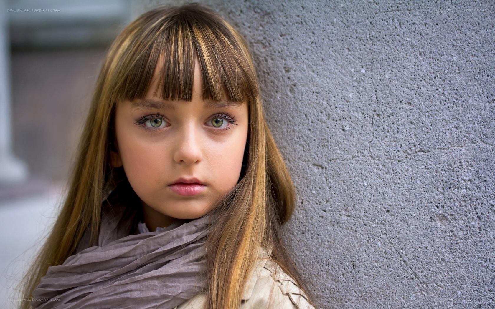 girl with green eyes