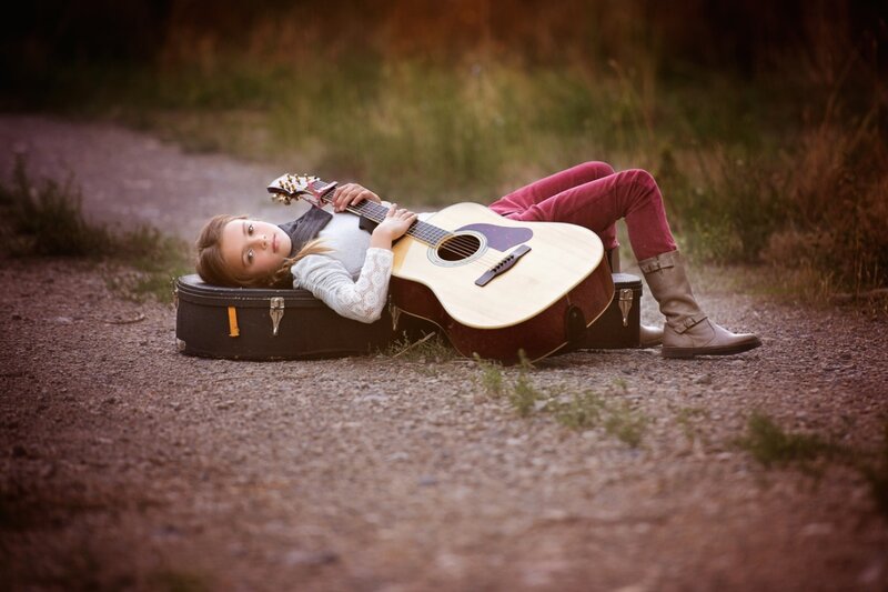 Girl with Guitar — Brown