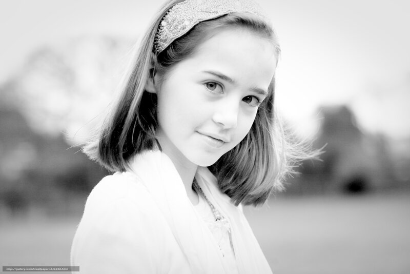 Girl with Headband — Black