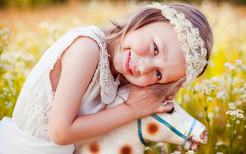 Girl with Headband — White, Serene