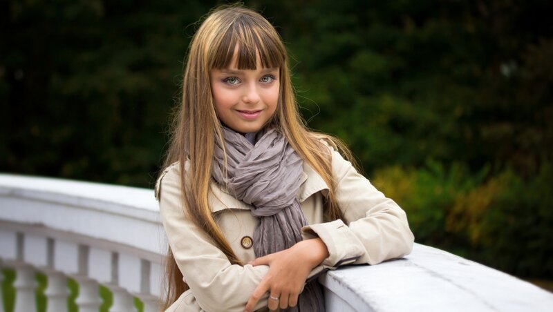 Girl with Long Hair — Beige, Calm