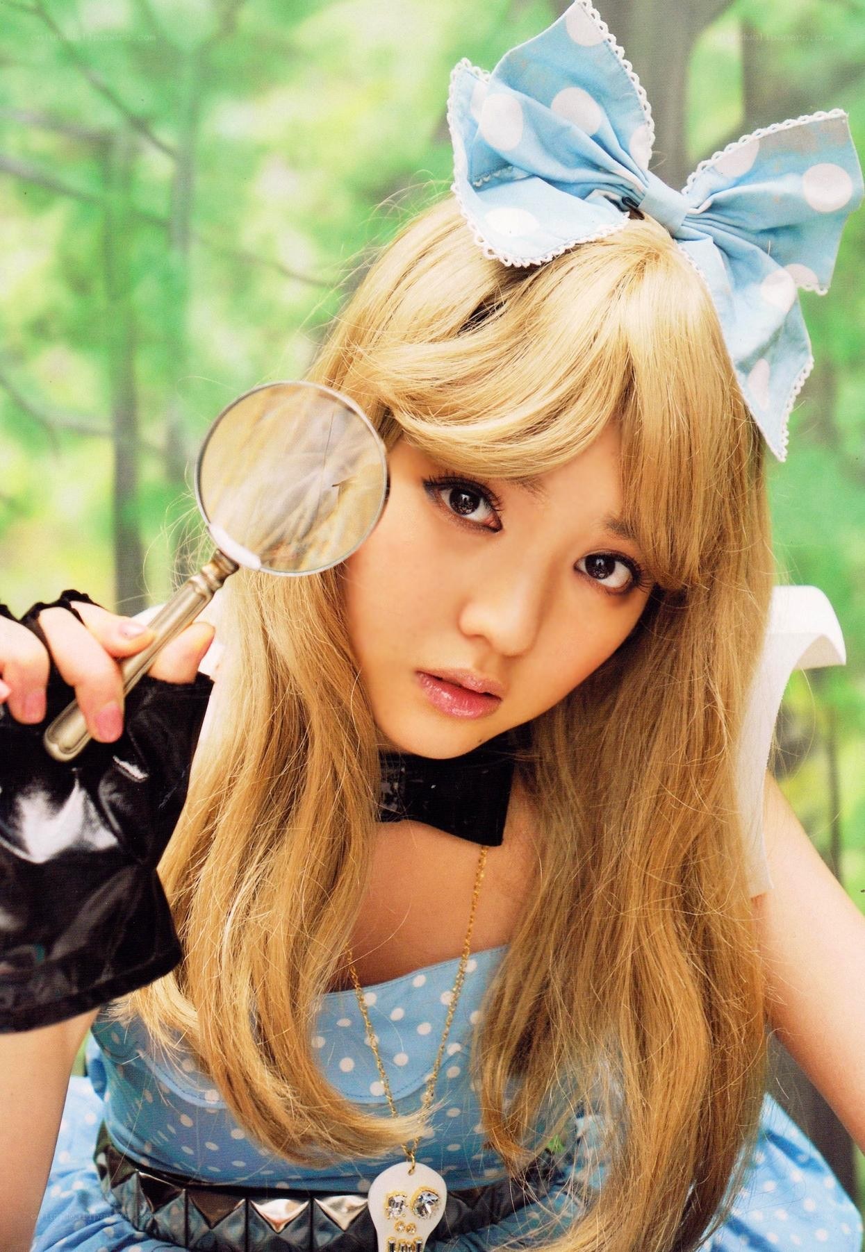 girl with magnifying glass