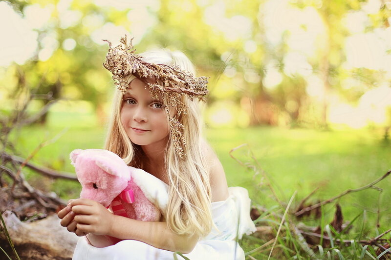 Girl with Pink Teddy Bear — Green