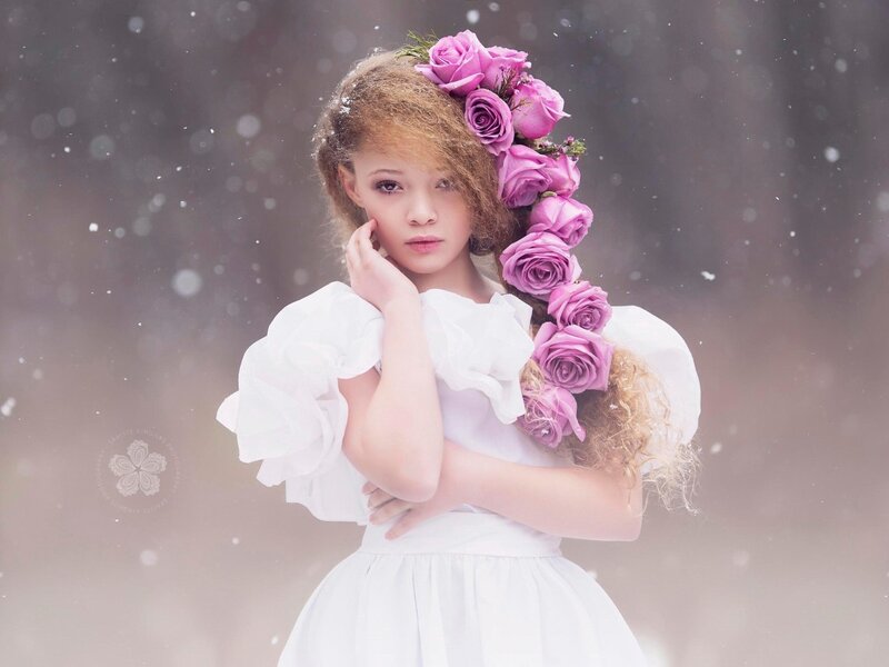 Girl with Rose Crown — White