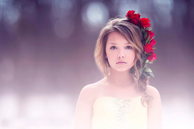 Girl with Rose Crown — Yellow
