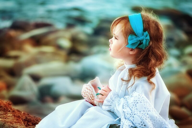 Girl with Seashell
