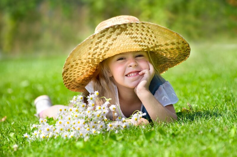Girl with Straw Hat — Green