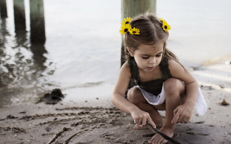 Girl with Sunflowers — Yellow, Calm