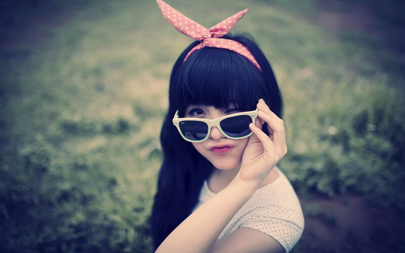 girl with sunglasses and headband