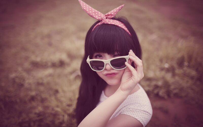 girl with sunglasses and headband