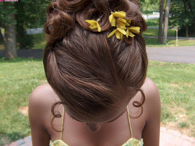 girl with yellow flowers in hair