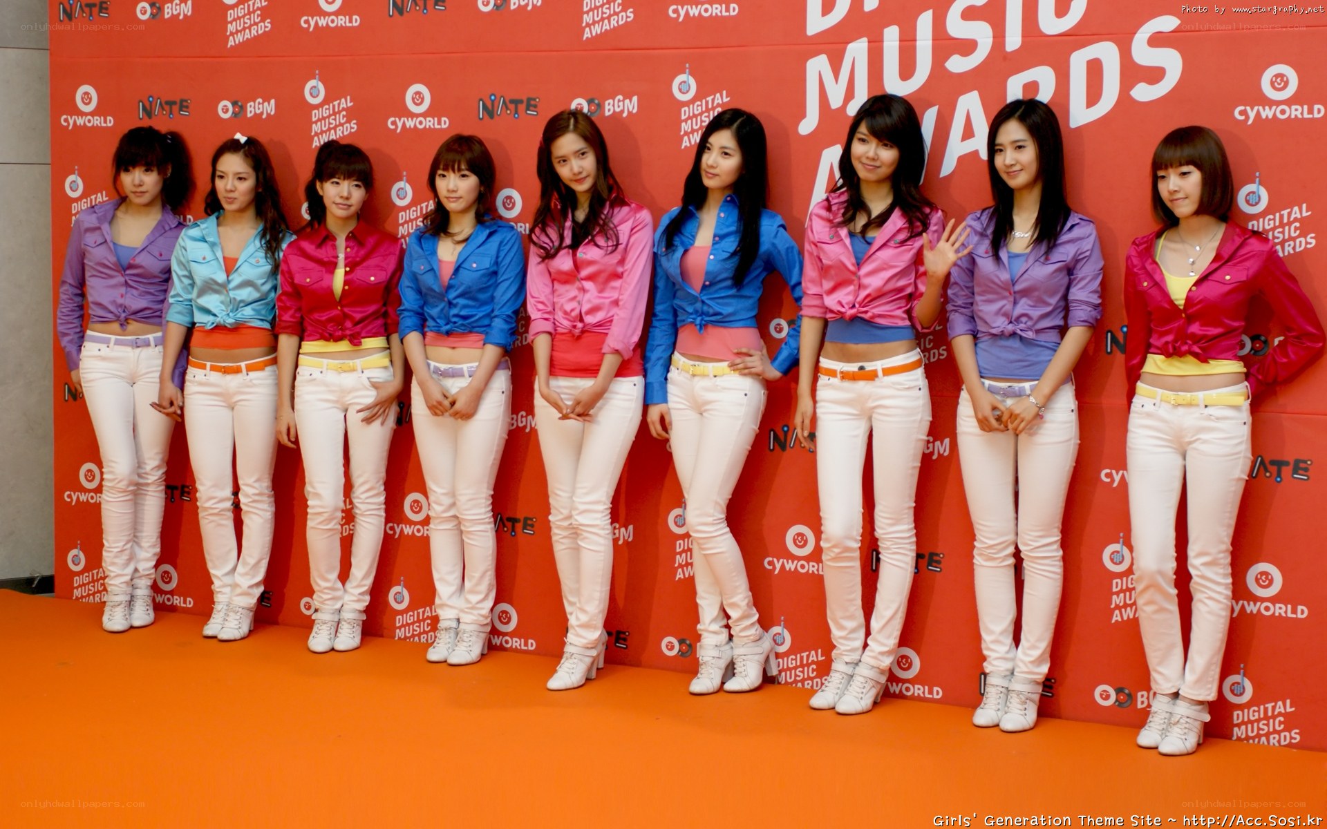 Girls' Generation at an awards event