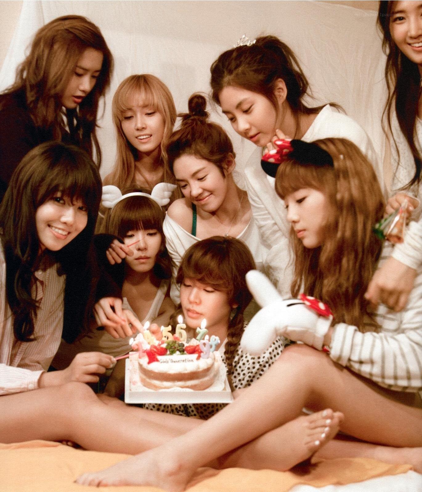 Girls' Generation celebrating birthday
