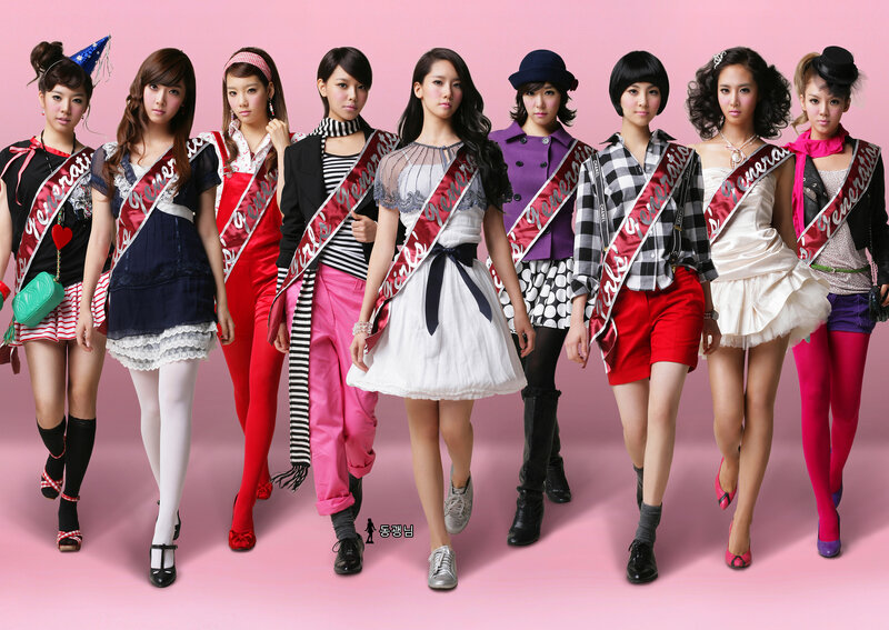 Girls' Generation group photo