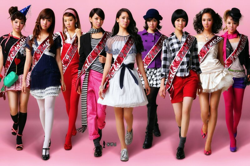 Girls' Generation group photo