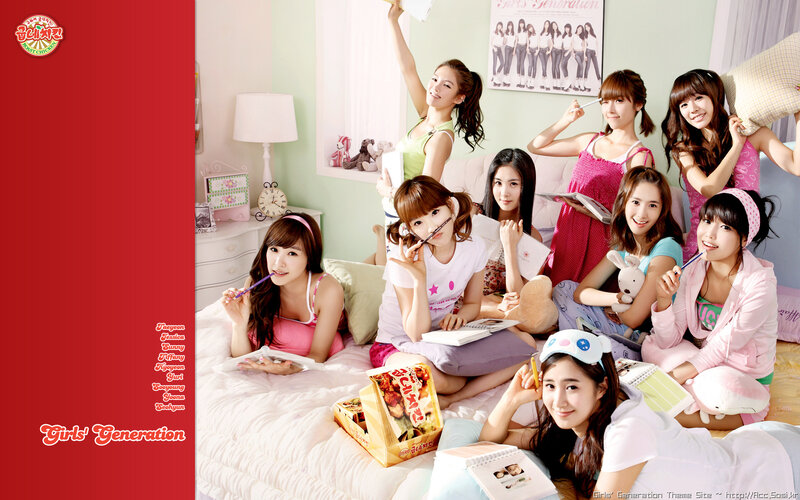 Girls' Generation in a bedroom