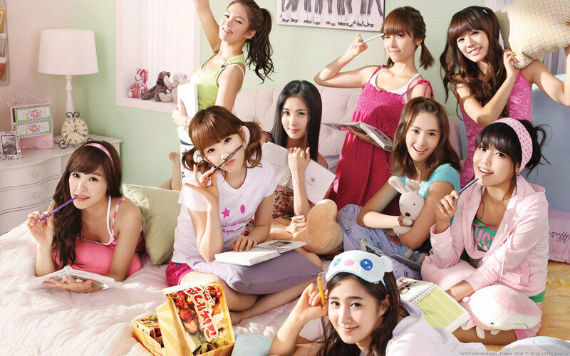 Girls' Generation in a bedroom