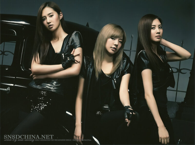 Girls' Generation in black leather