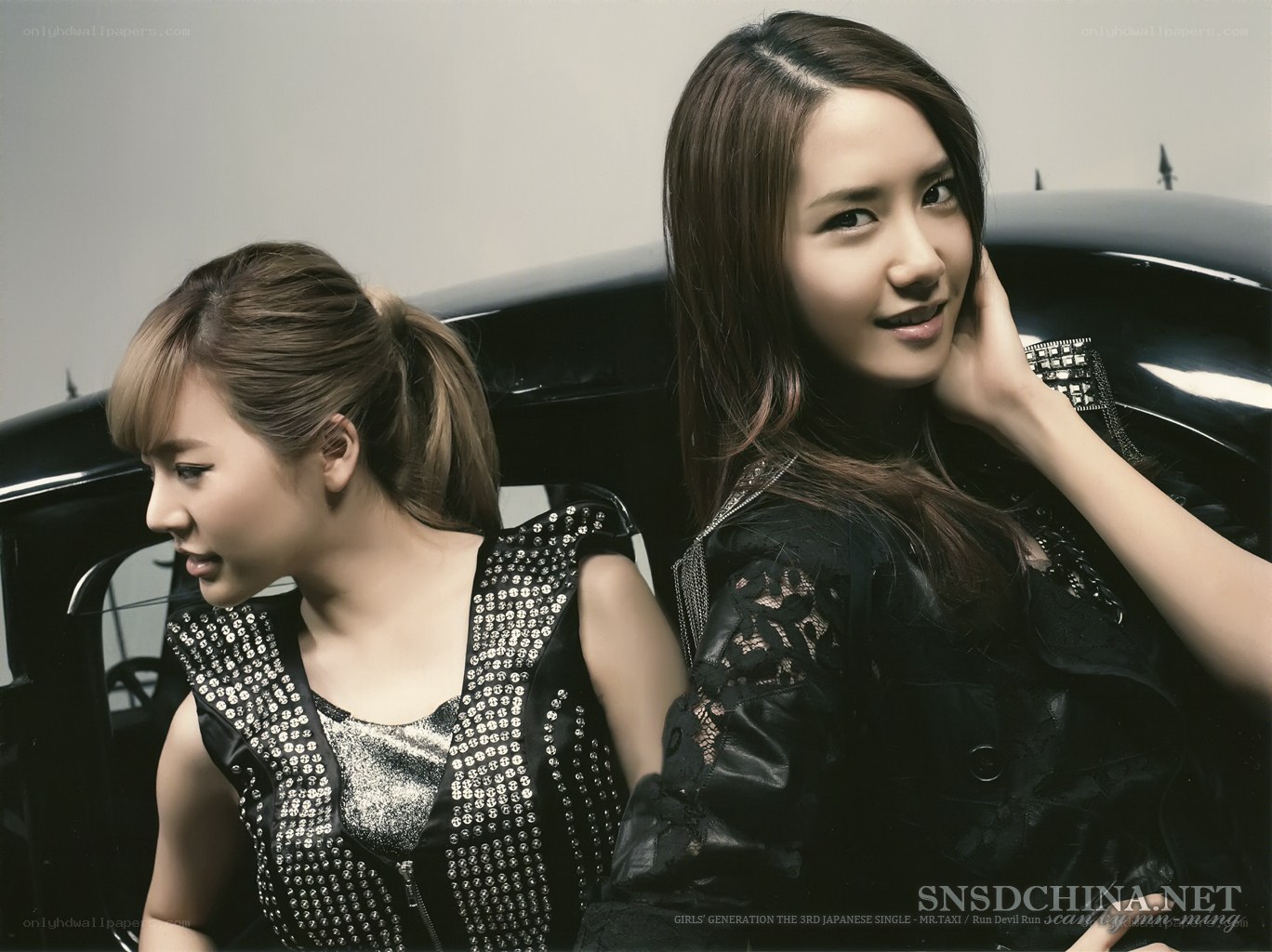 Girls' Generation in black outfits
