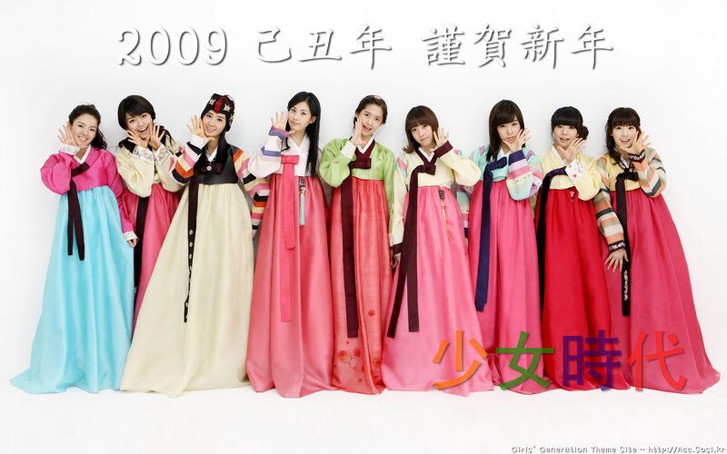 Girls' Generation in traditional Korean attire