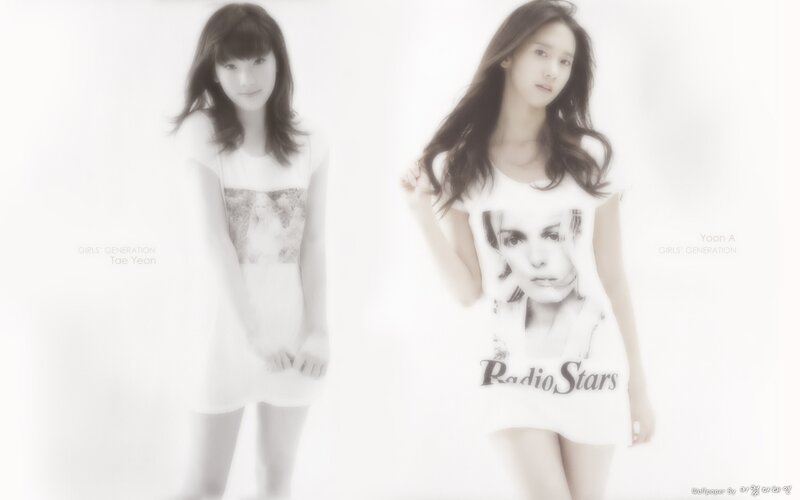 Girls' Generation members in white