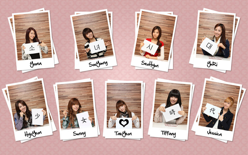 Girls' Generation members with signs