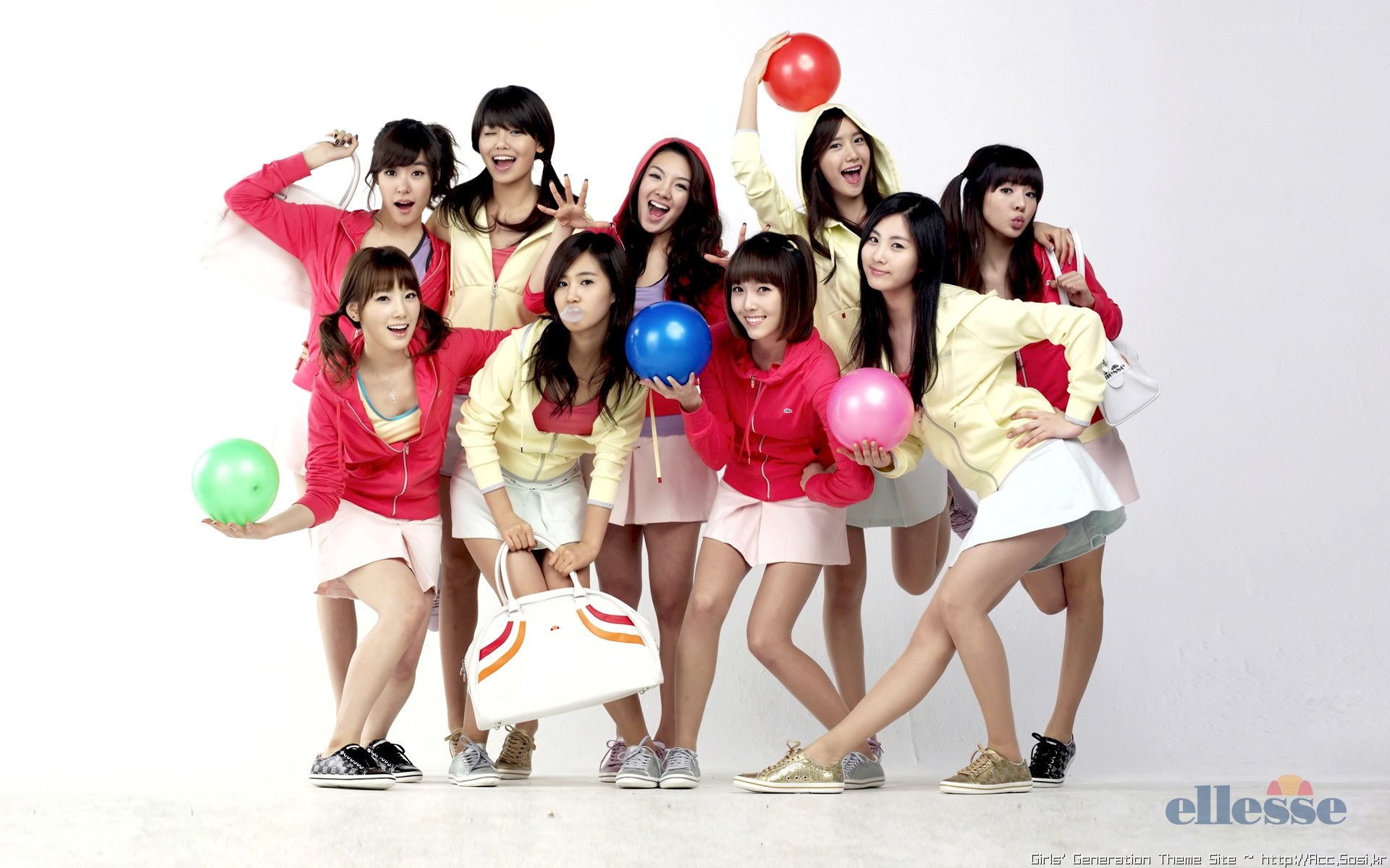 Girls' Generation with balloons
