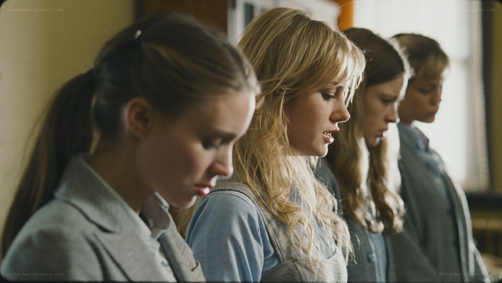 girls in a line praying
