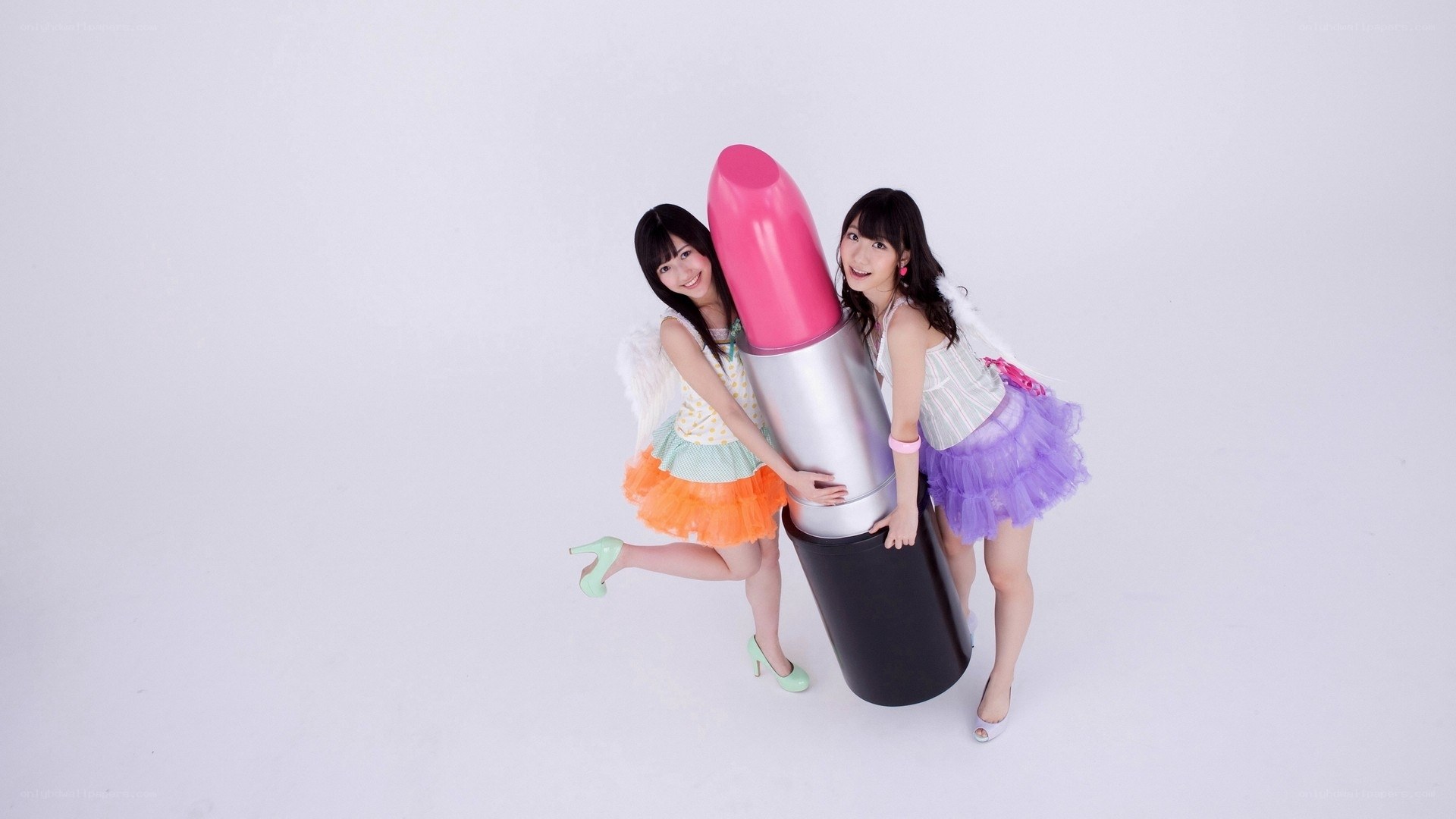 Girls with giant lipstick prop