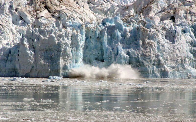 Glacier calving event