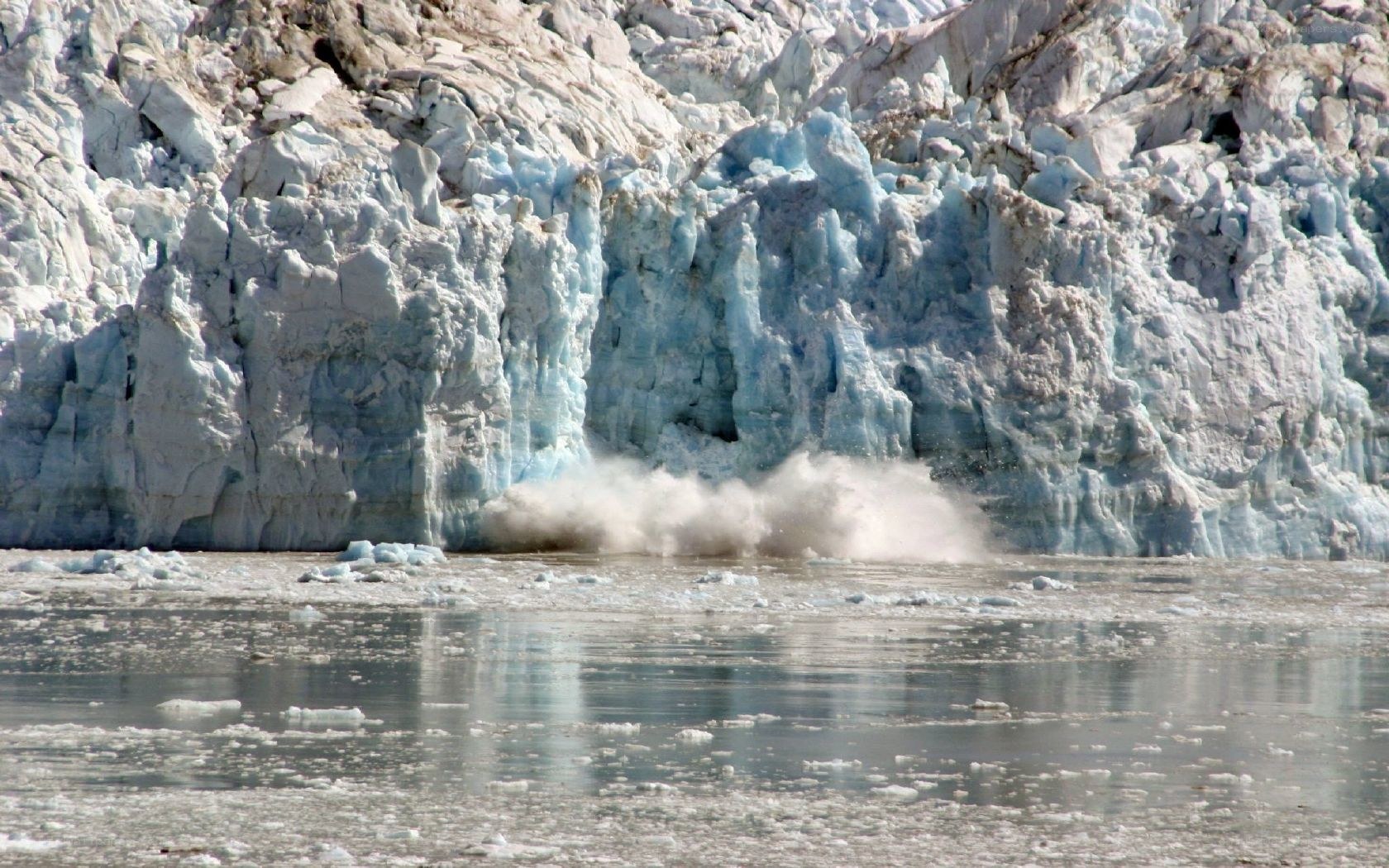 Glacier calving event
