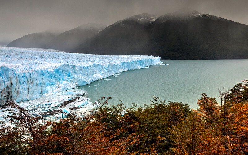 Glacier Front in Lake