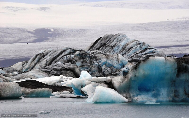 Glacier ice in a lagoon