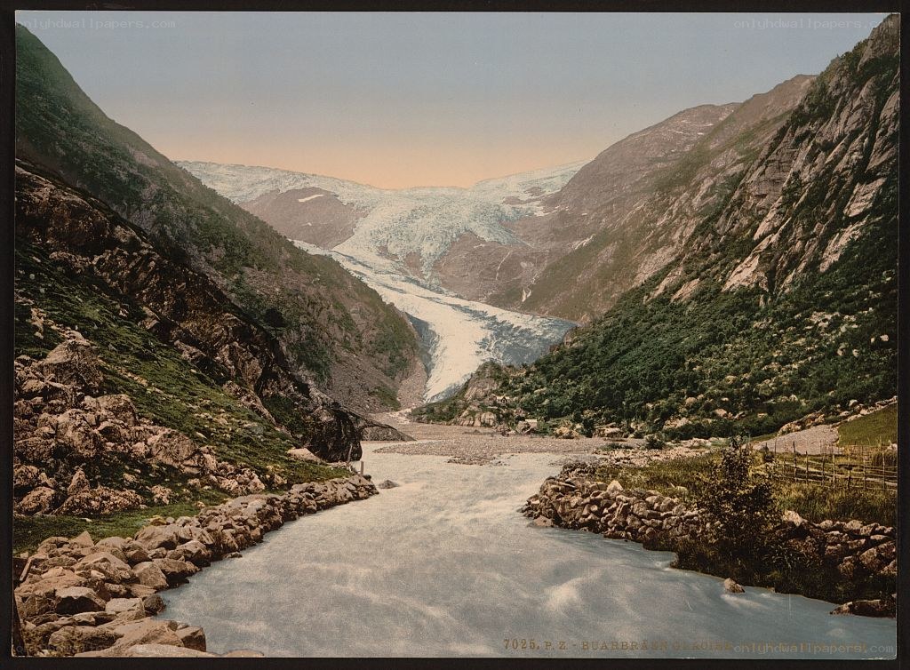 Glacier in a mountain valley