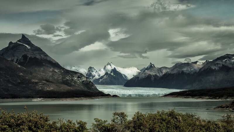 Glacier in Mountain Lake — Gray