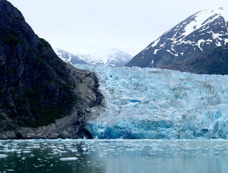 Glacier in Mountain Range — Blue, Cold